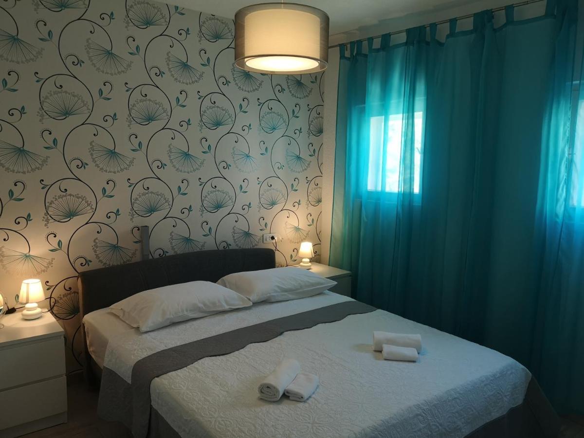 Mala Kuca Ispod Borova Primošten Exterior foto