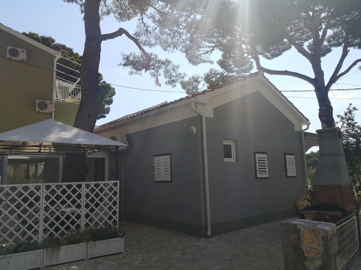 Mala Kuca Ispod Borova Primošten Exterior foto