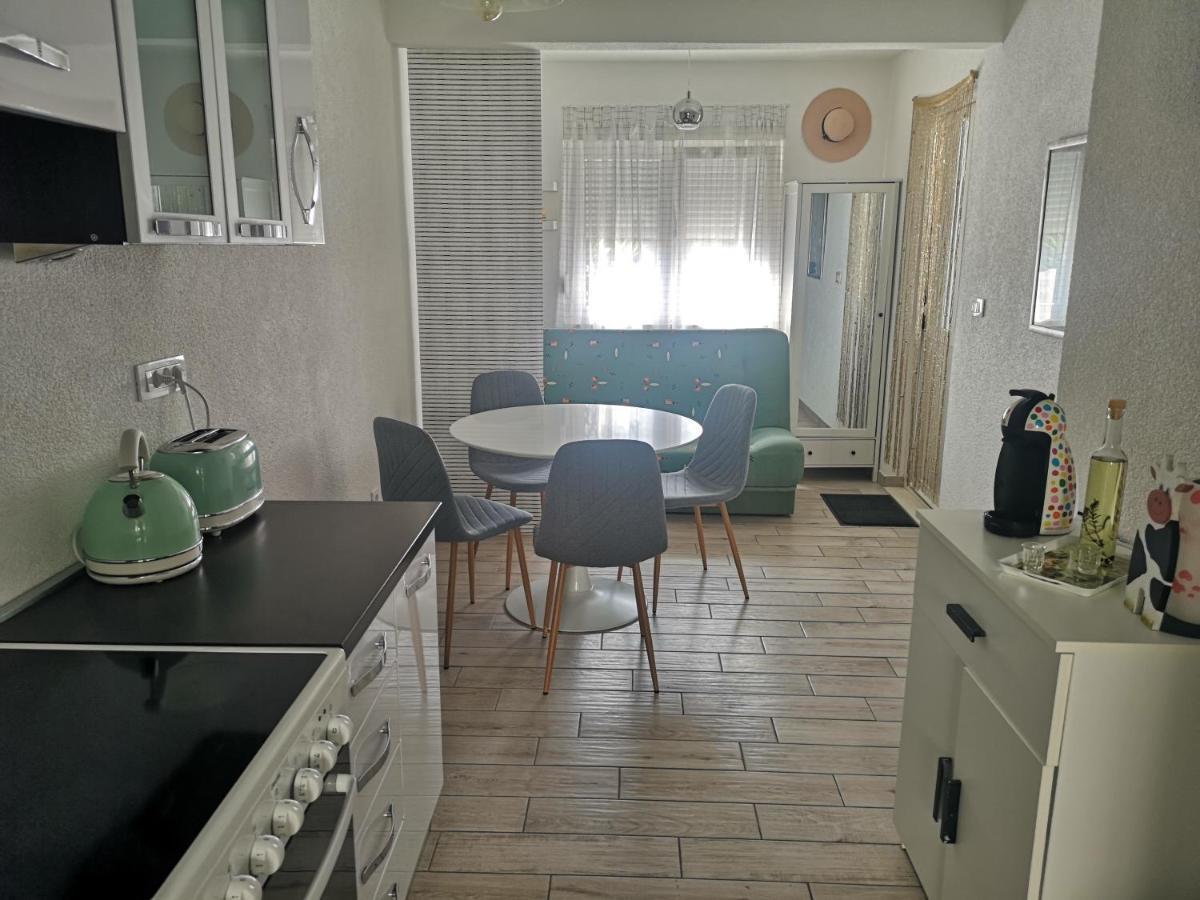 Mala Kuca Ispod Borova Primošten Exterior foto